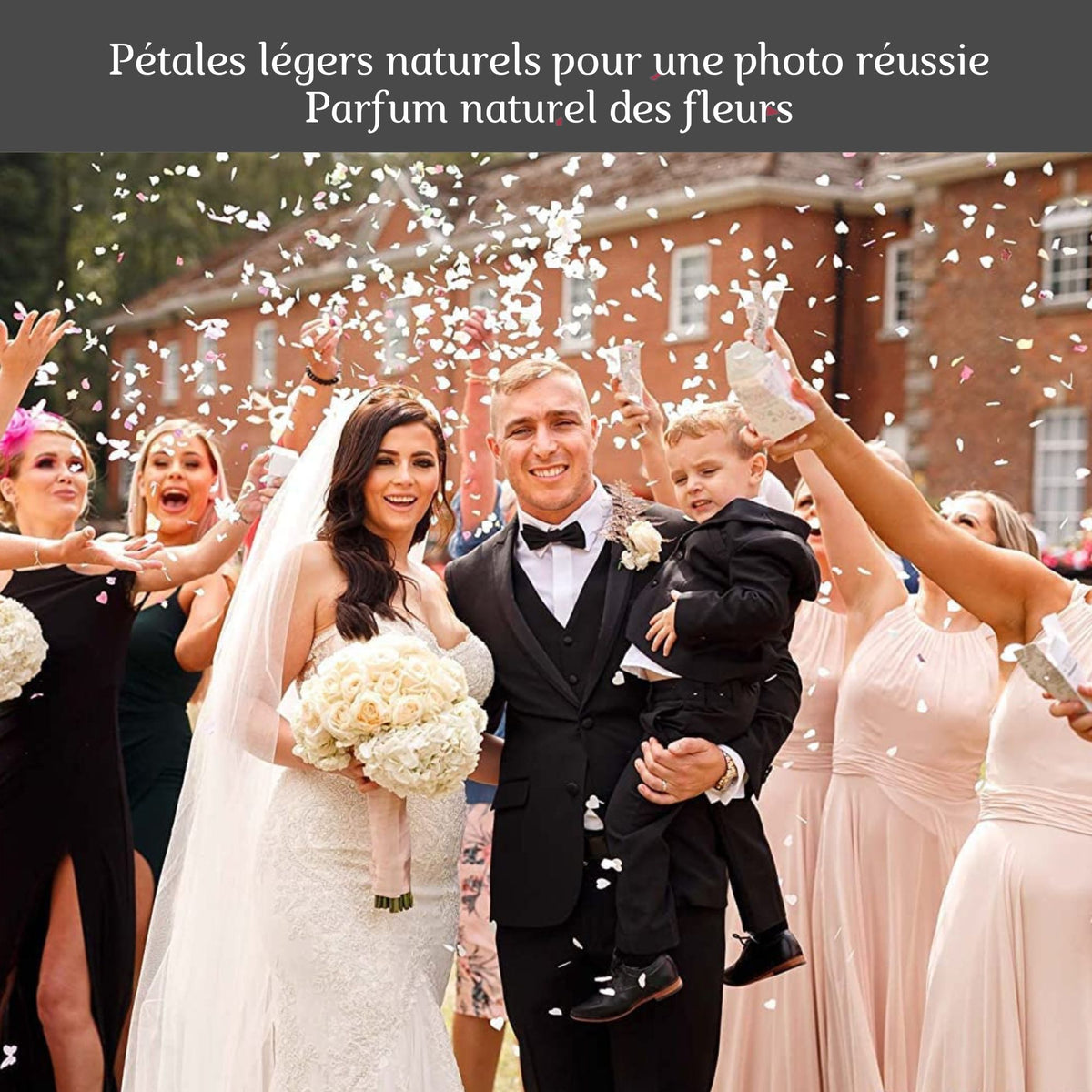 Lancer de pétales de fleurs sorite des mariés
