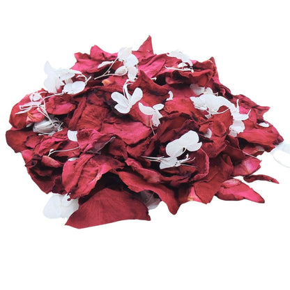 Chic - Pétales de roses rouge cerise et Hortensia blanc